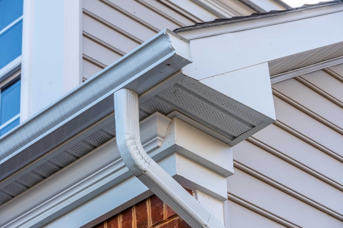 pros and cons of seamless gutters in Charlotte, NC