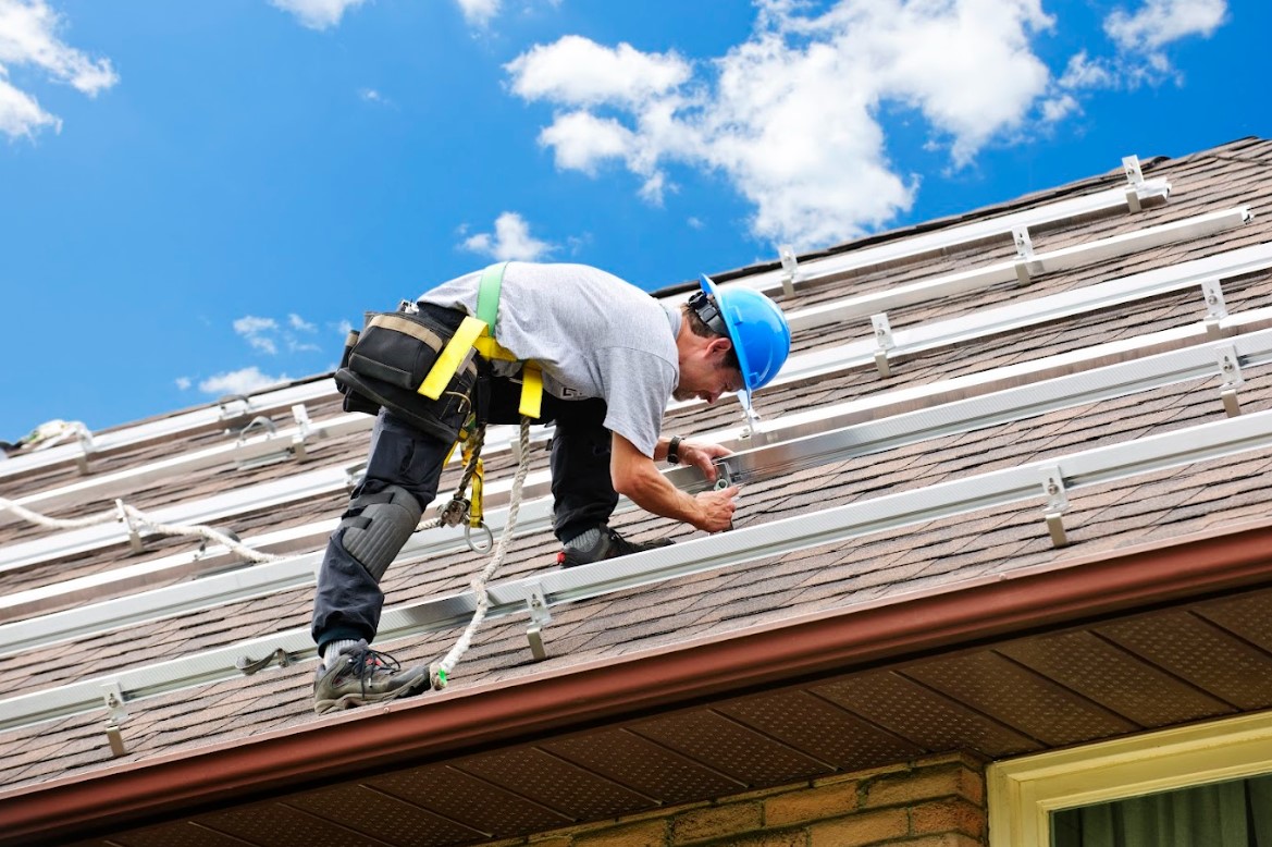 benefits of hiring a local roofing contractor in Colorado Springs