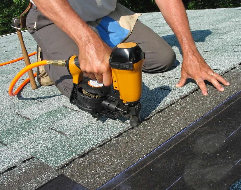 how to find a roofing contractor