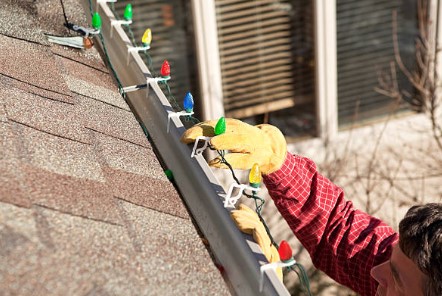 removing holiday lights from roof in Wilmington, NC