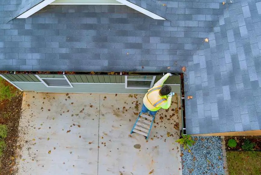 how to clean asphalt shingle roofs safely in Wilmington