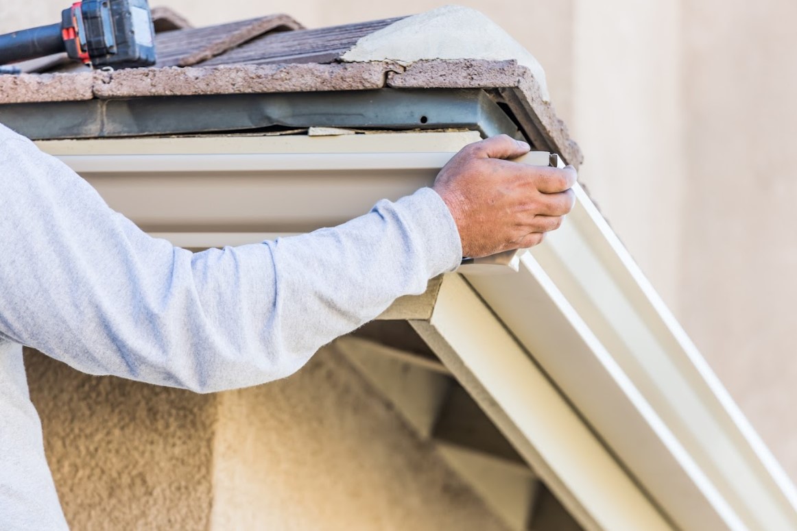 how to handle sagging seamless gutters on Wilmington homes